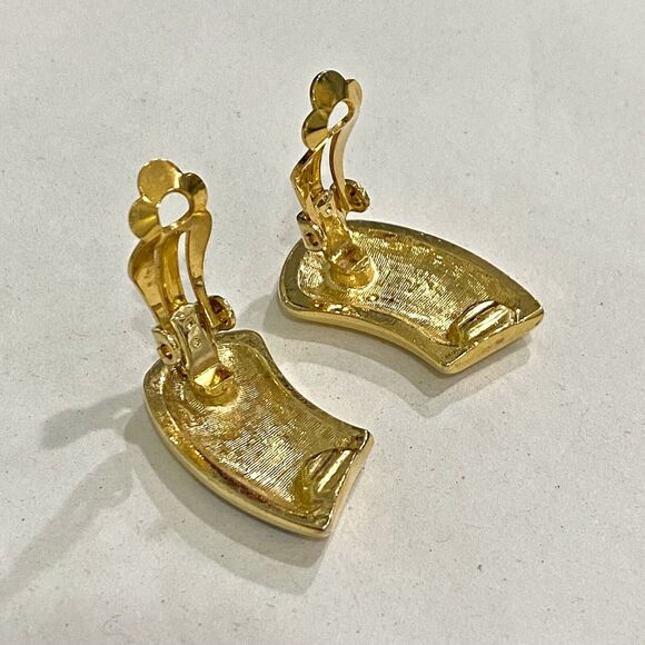 Clip On Earrings 1980's goldtone cream & black enamel Boss Lady classic jewelry - Picture 6 of 7